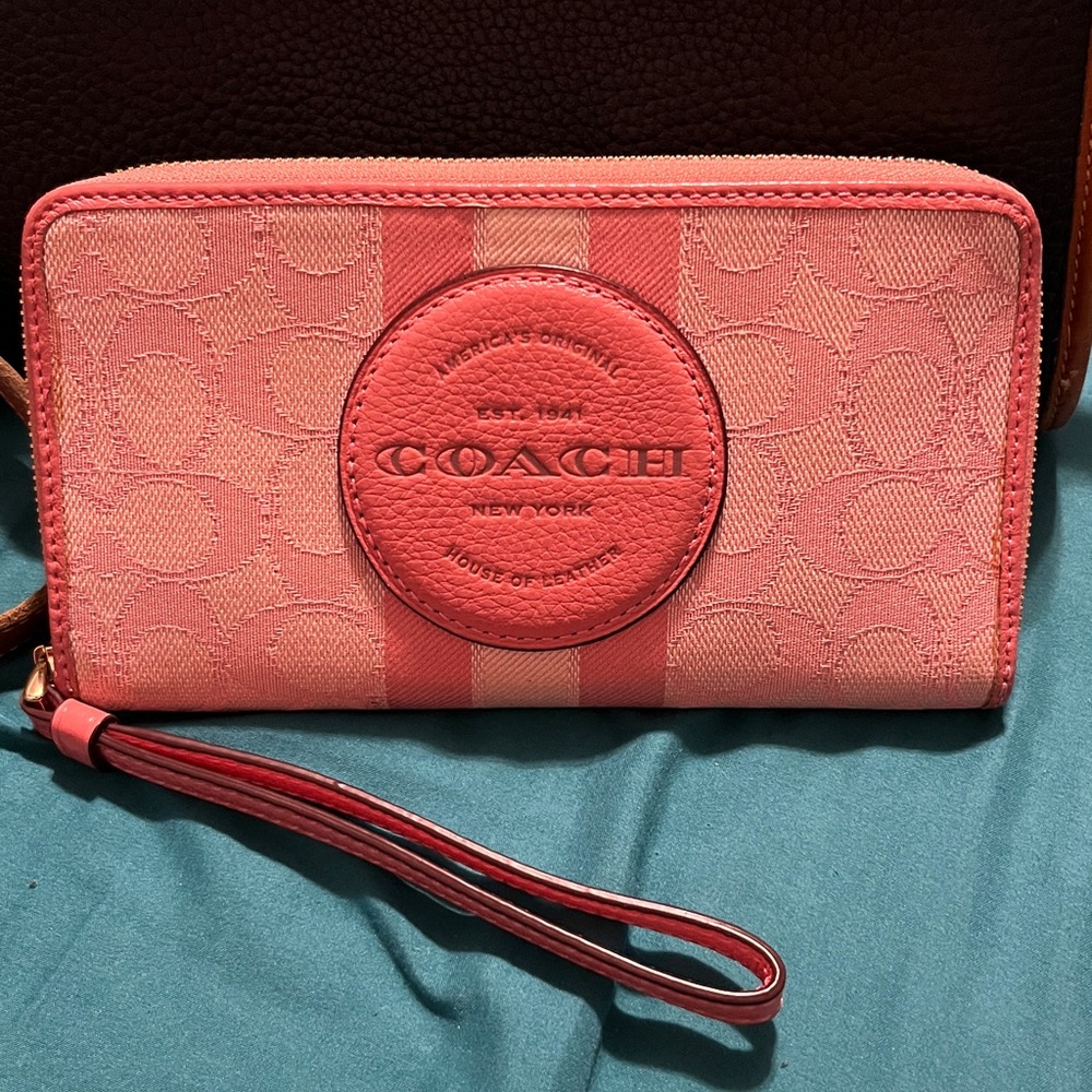 Pink Coach Dempsey Continental wallet